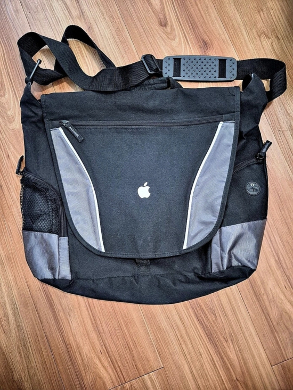 Apple Logo Black Gray Laptop Messenger Bag NWOT